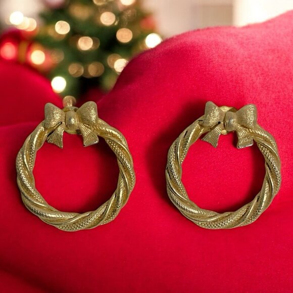 Avon Vintage Fashion Accents Festive Circlet Holiday Christmas Wreath Earrings - Picture 1 of 7